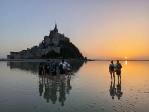 soleil couchant mont saint michel